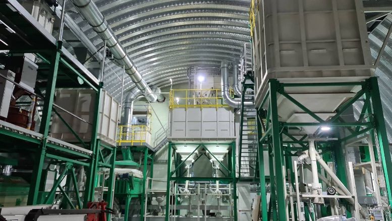 Насіннєвий завод компанії Маїс