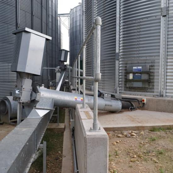 Perry emptying equipment