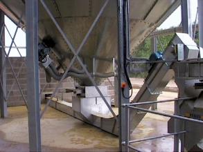 Perry bin unloading conveyor