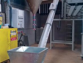 Perry inclined loading auger