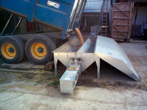 Perry mechanical reception hopper