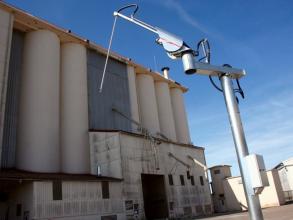 Perry pillar mounted grain sampler