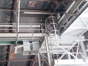 Perry mounted belt conveyor