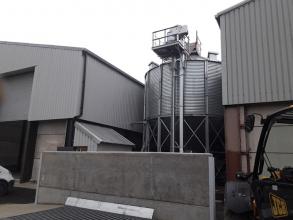 Perry round hopper bottom bin